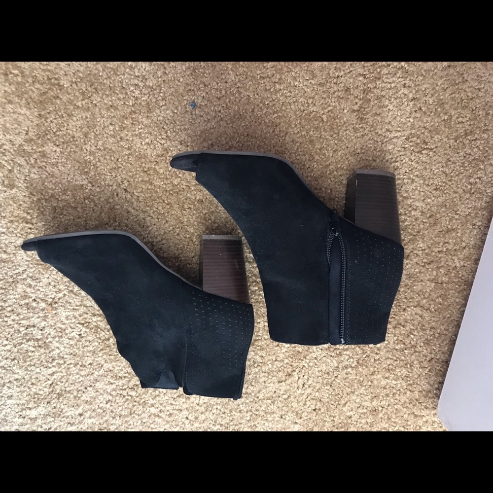 Ankle high boots, black suede